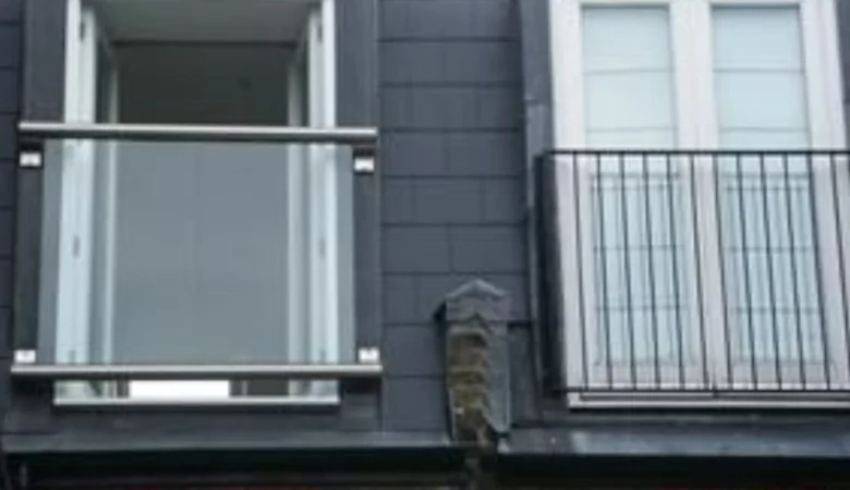 Glass vs Metal Railing Systems: Which Is Best for Homes, Offices & Balconies?